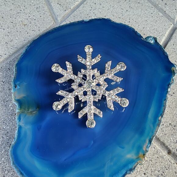 Festive Ice Crystal Rhinestone Six Pointed Snowflake Brooch Pin - Picture 5 of 7